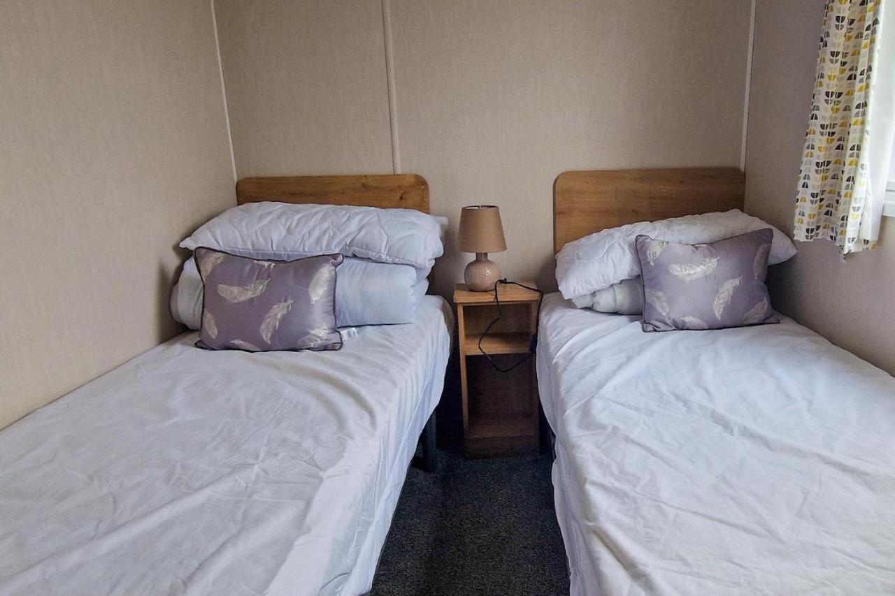 Lovely Caravan Nearby The Beach In Hunstanton, Norfolk Ref 23071C Hotel Екстериор снимка